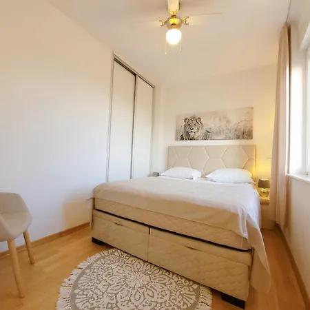 Lemon Garden Apartmant شقة سبليت